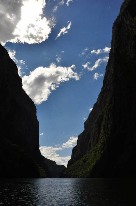 Paredes com quase mil metros de altura no Canyon del Sumidero, em Chiapa del Corso, no México